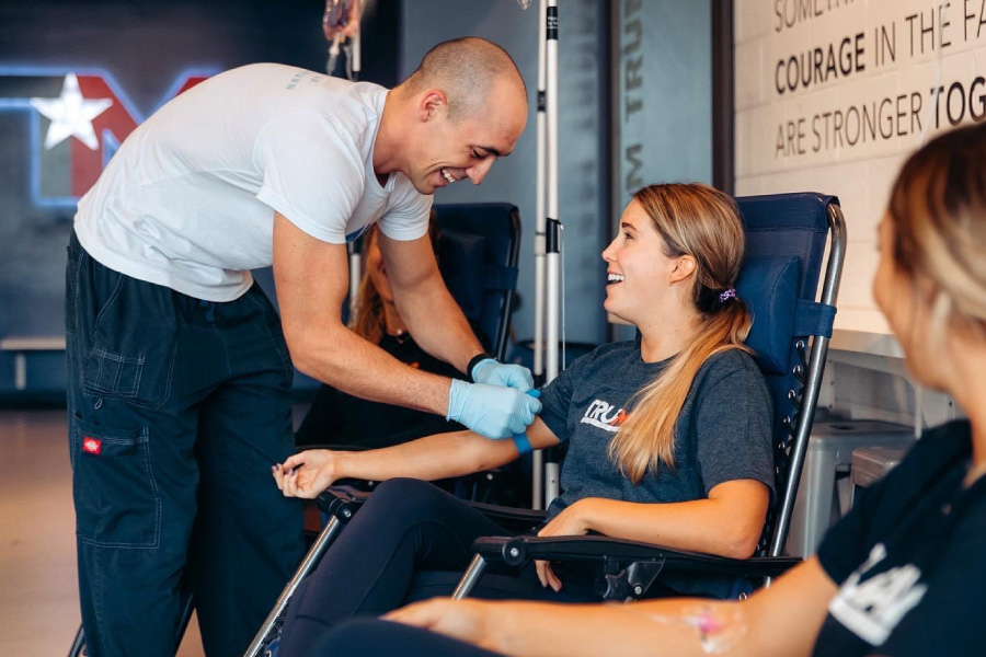 A Vida-Flo Registered Nurse taking care of client at our wellness facility in Buckhead, GA.